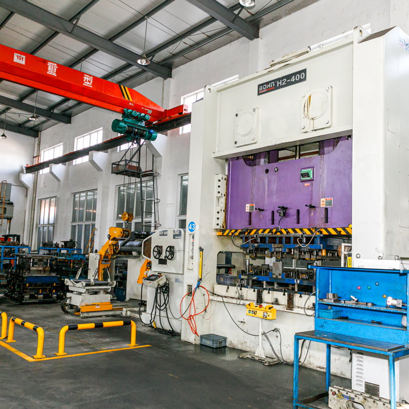Peralatan stamping besar
